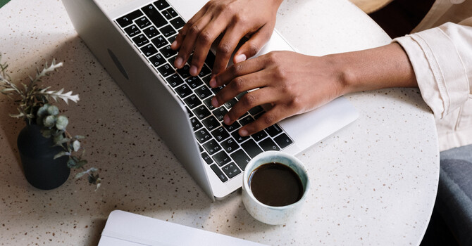 How to Pick a Blog Title That People Actually Search For (and Click!)